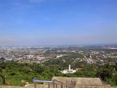 It serves as the main railway terminal for the state under keretapi tanah melayu offering ktm ets services, as well as handling freight trains. Wasping from Singapore to Thailand - Part 1: Ipoh, Hatyai ...