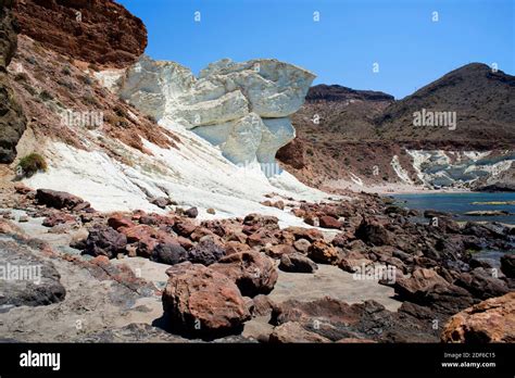 Ignimbrita rocas blancas en Cala Raja Cabo de Gata Almería Andalucía España La ignimbrita