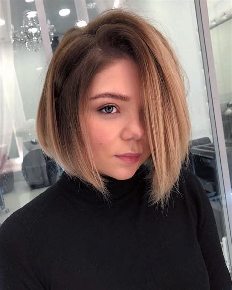 28 Flattering Short Hairstyles For Round Face Shapes In 2021