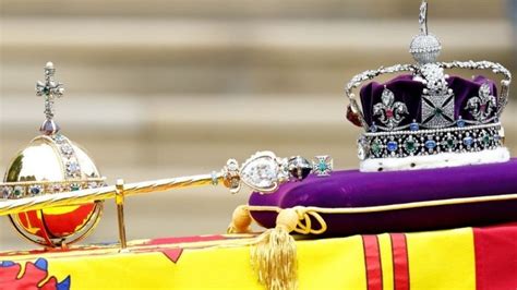 Carlos III los ritos de la coronación del monarca y cuán diferente