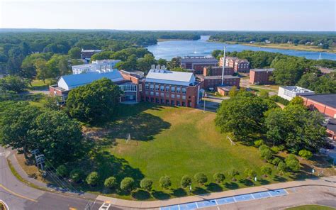 University Of New England Academic Overview