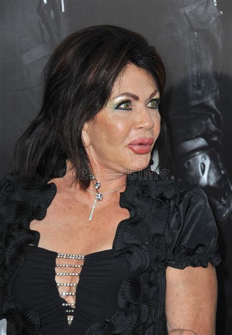 Als er neun jahre alt war, ließen sich seine eltern scheiden, worauf der junge fortan bei seiner mutter leben sollte. Jackie Stallone redaktionelles stockbild. Bild von ...