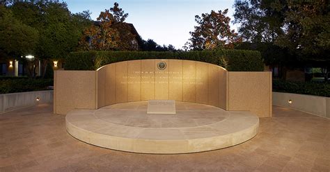 Memorial | The Ronald Reagan Presidential Foundation & Institute