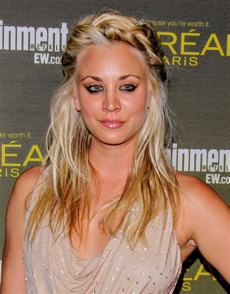 Kaley Cuoco In 2021 Half Up Hair Up Hairstyles Hair Styles