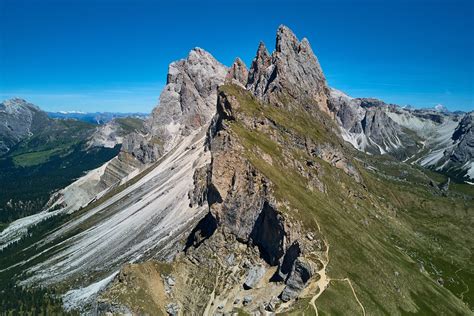 In summer, however, it is a good starting point for hikes and walks. Nuove foto: escursione sul Seceda in Val Gardena - Walter ...