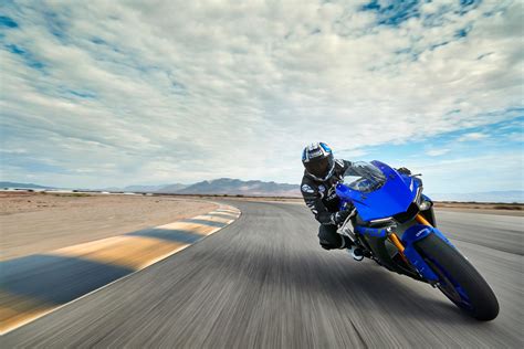 It has also been demonstrated toughness in the. 2019 Yamaha YZF-R1 Guide • Total Motorcycle