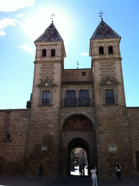 Porte de Bisagra Nueva dans Tolède