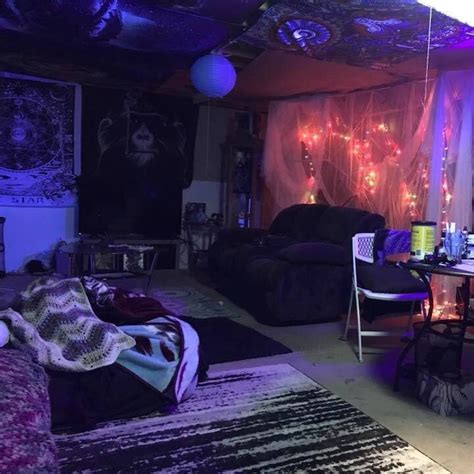 ʏᴜᴍᴍʏᴇʏᴇʙᴀʟʟs ᴏɴ ᴘɪɴᴛᴇʀᴇsᴛ In 2020 Indie Room Chill Room Room Ideas Bedroom