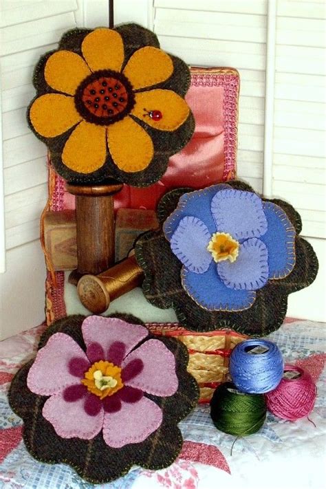Wool Applique Floral Pin Keeps Home Pattern And Kits