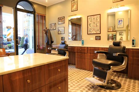 Lavatesta, mobile lavatesta, due postazioni di lavoro ovali , una sedia a pompa, divanetto due posti, carello porta spazzole, mobiletto piccolo. Tadpole_barber_barbershop_Interior_hair_studio_look_design ...