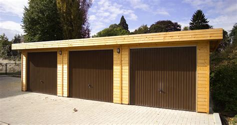 Des portes de garage sur mesure. Garages en bois Gardival - S.V.L