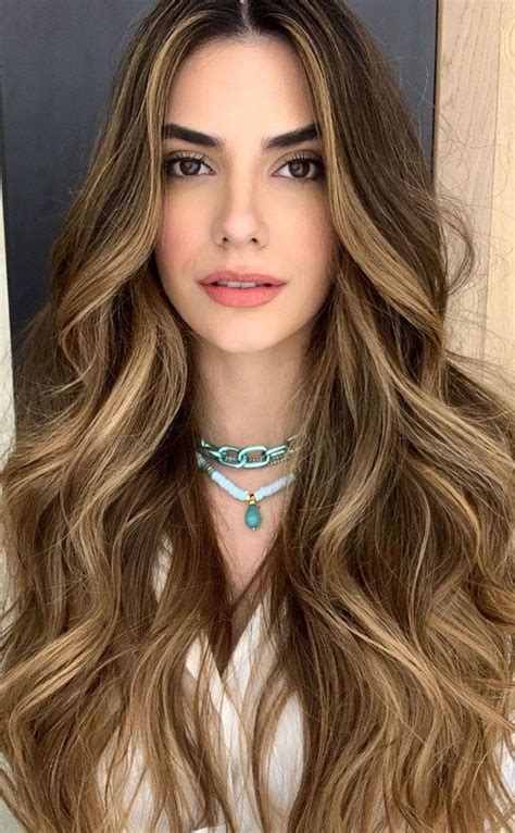 Gorgeous Hair Colour Trends For 2021 Light Mixed Hazelnut Idee Per