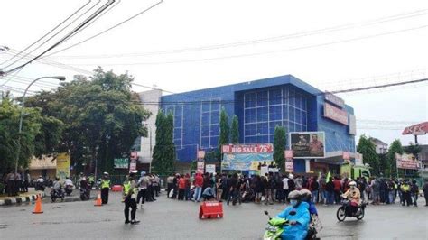Sebagai bukti bahwasanya saya dalam kondisi sakit. Aliansi Ormas Bontang Demo Tolak UU Omnibus Law, Ketua ...