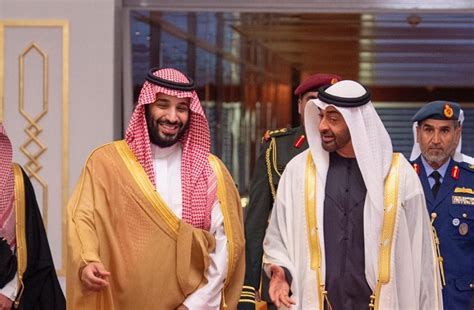 اجتاح هاشتاغ كلنا محمد بن سلمان موقع التواصل الاجتماعي تويتر في السعودية بعد ساعات من أنباء اعتقال الأميرين أحمد بن عبد العزيز ومحمد بن نايف، ولي العهد السابق بتهمة، الخيانة. محمد بن سلمان يبحث مع محمد بن زايد العلاقات الثنائية ...