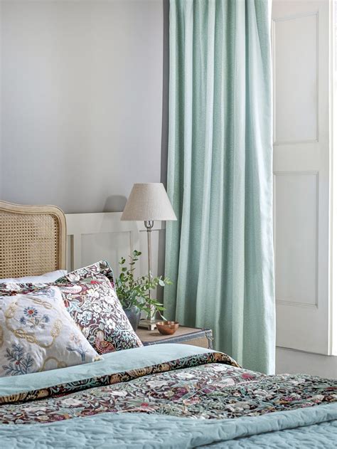 Bedroom Curtain Ideas 16 Curtain Designs For Beautiful Boudoirs Real Homes