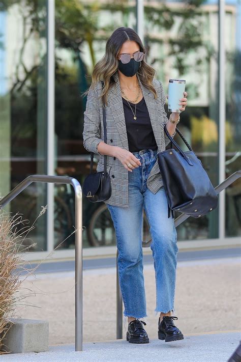 Jessica marie alba is an american actress and businesswoman. Jessica Alba at the Honest Headquarters in Playa Vista 03 ...