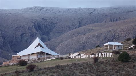 En el corazón de sierra de la ventana, cabañas don quijote de la mancha, te recibe con todo lo. La nieve llegó a Sierra de la Ventana