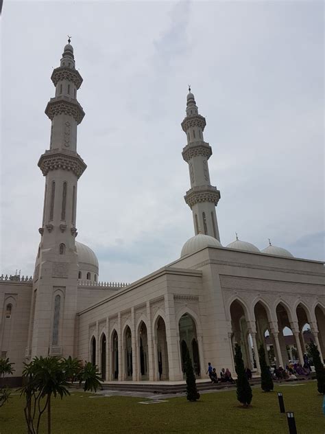 Masjid ini merupakan salah sebuah masjid tercantik di malaysia dan selalu menerima lawatan pengunjung luar serta pelancong. Masjid Sri Sendayan Negeri Sembilan