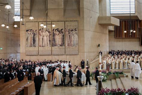 Bishop O’Connell funeral: Nearly 5,000 pack cathedral to honor his