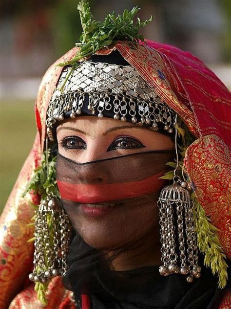Yemeni Girl Wearing A Traditional Bride Costume Beauty Around The World Traditional Bride