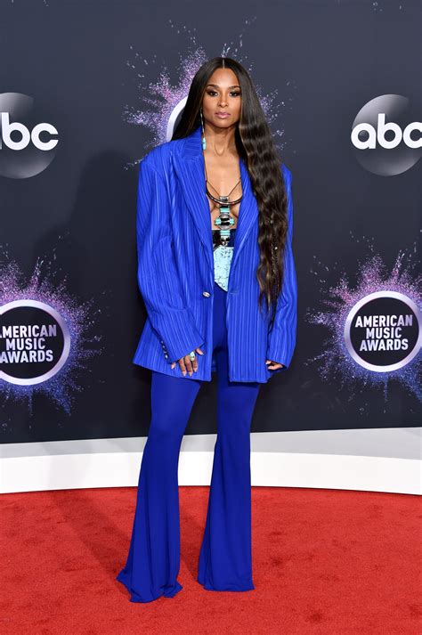 American Music Awards 2019 Fashion—live From The Red Carpet Vogue