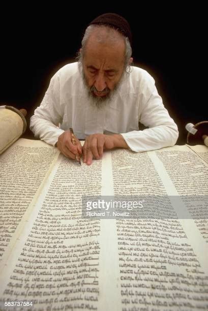 Jewish Scribe Photos Et Images De Collection Getty Images