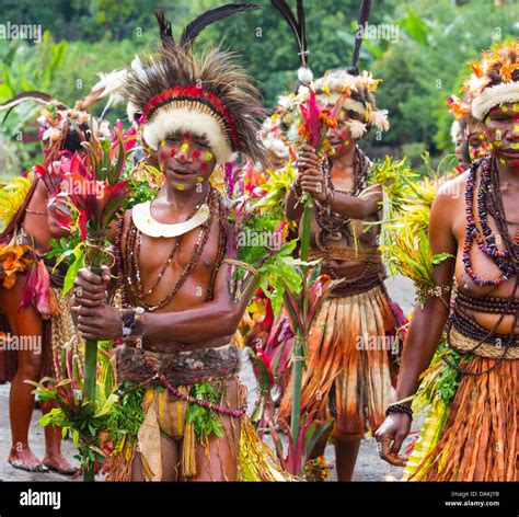 People Of The Selehoto Alunumuno Tribe In Traditional Tribal Dress And