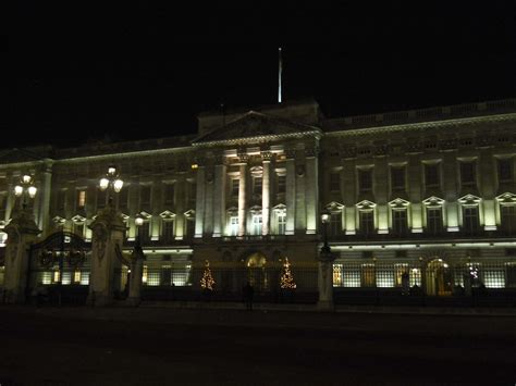 Royal Staff Called To Buckingham Palace For Late Night ‘emergency