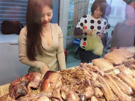 hottest food vendor taiwanese girl photos viral on social media reckon talk