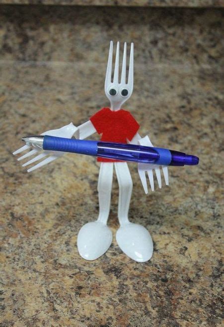 11 Brilliant Ways To Reuse Plastic Spoons Plastic Spoon Crafts