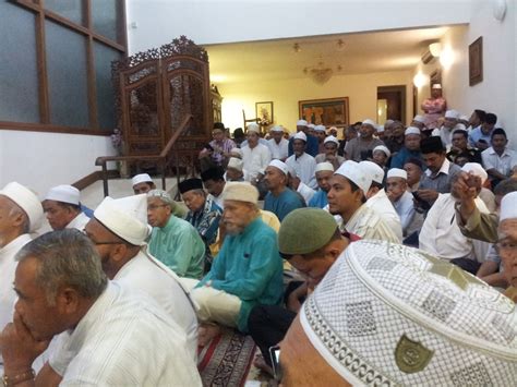 (a) mengeratkan silaturahim (b) data dapat disimpan dengan segera dan selamat (c) dapat berhubung dengan sesiapa sahaja di seluruh dunia (d) maklumat dapat diperoleh dengan mudah. .: Tradisi Mengeratkan Silaturahim Anwar