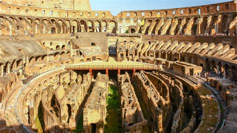 El Interior Del Coliseo Icono De Roma