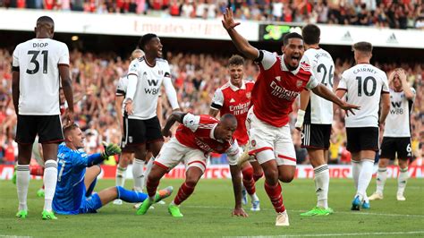 Arsenal 2 1 Fulham Gunners Keep Perfect Start Going After Mitrovic