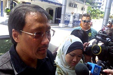 Waktu itu adikku sudah berangkat sekolah, sedangkan pembantuku belanja ke pasar. WARTAWAN RASMI LAMAN REFORMASI: Siapakah sebenarnya Datuk ...
