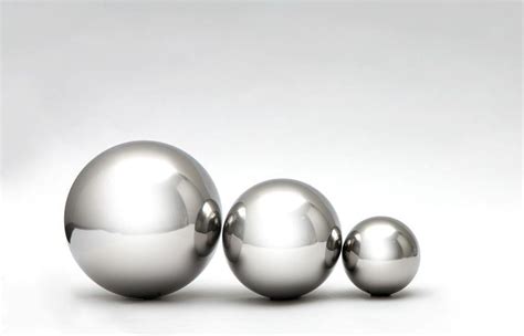 Duas Pequenas Esferas Metalicas Estao Suspensas Por Bastoes Isolantes
