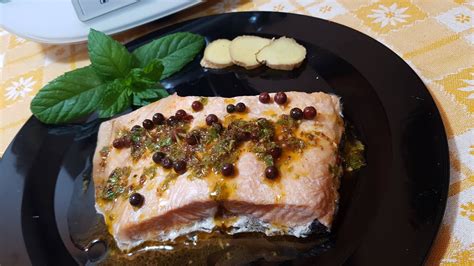 3 idee con salmone per un secondo di pesce saporito e gustoso. Salmone al vapore con menta e pepe rosa - Video Ricette Bimby