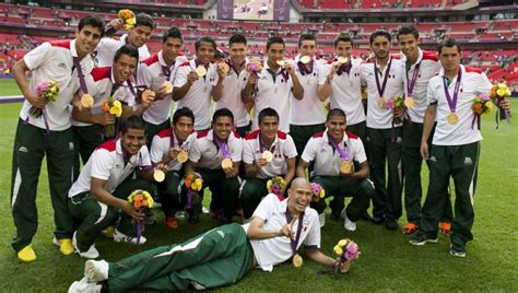 So as to avoid competition with the world cup, fifa have restricted participation of elite players in the men's tournament in various ways. ⭐ México Medalla de Oro en fútbol Londres 2012 | Juegos ...