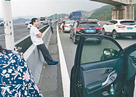 See more of 屯門公路塞車消息 on facebook. 內地長假公路免收費 自駕得不償塞 - 東方日報