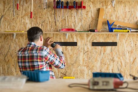 Eine pflanzenwand verlängert die grüne oase auf die senkrechte fläche pflanzenwand selber bauen. Schraubendreher-Halterung selber bauen » So geht's