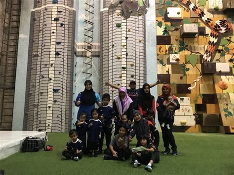 You can climb, you can run,you can play around with legos etc. Rocky BaseCamp Indoor Wall Climbing Di AEON Shah Alam - T ...