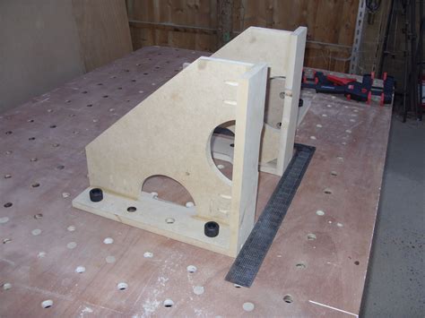 It is a hybrid of a carpentry bench and a work table, with the advantages of both setups.it is built by joining plywood pieces together, making the process easier and requiring fewer tools.a sturdy bench with great storage capacity. Vertical clamping for MFT | Wood crafting tools ...