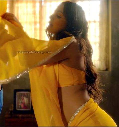 Kiara Advani Govinda Naam Mera Hot Saree Bollywood Hd Caps Stills