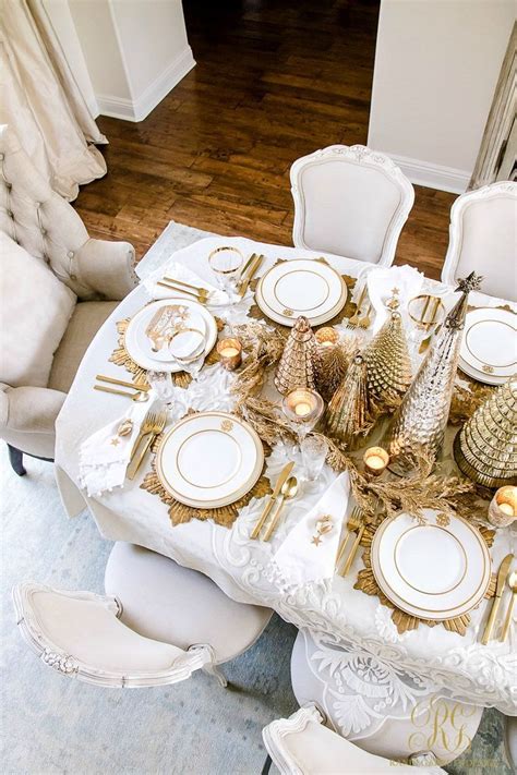 20 Gold And White Christmas Tablescapes