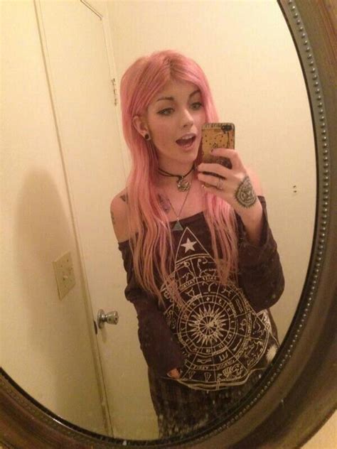 Leda Muir Pink Hair Pink Hair Scene Hair Girl Hairstyles