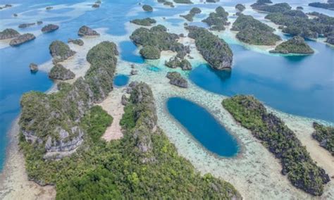 Pesona Puncak Harfat Panorama Alam Yang Mampu Memikat Hati Di Raja Ampat Papua ID