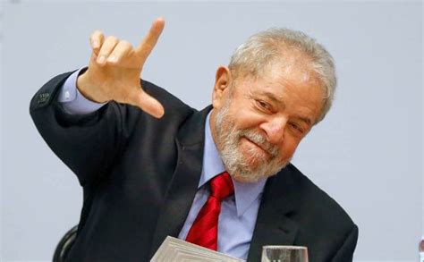 A pesquisa testou ainda diversos cenários de segundo turno, em alguns dos quais incluiu lula. Lula tem 30%, Bolsonaro, 16%, e Marina, 15%, aponta ...