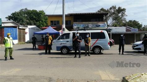 Pejabat pendidikan daerah tanah merah jalan hospital, tanah merah, kelantan. Felda Lubuk Merbau dikawal elak penularan Covid-19 ...