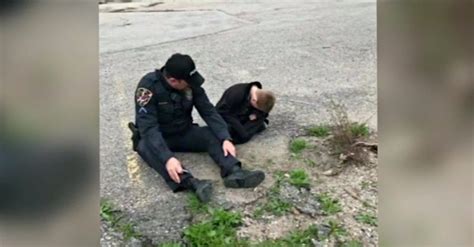 How A Police Officers Simple Act Of Kindness Went Viral And Touched The Internets Heart