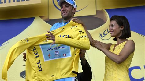 Tour De France Stage Winner Goes In For Kiss With Podium Girl Gets