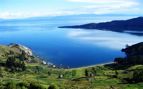 Lago Titicaca En La Frontera Entre Perú Y Bolivia Los Sitios Que